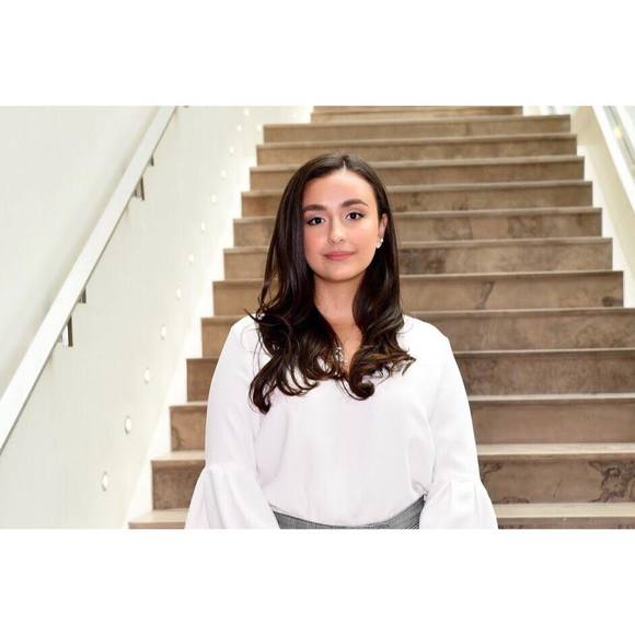 Meet your Posher, Manuela - Picture 1 of 1